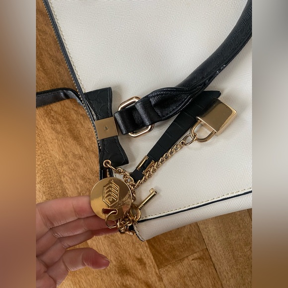 5/$50 🌷🌼🌿 CALL IT SPRING Large Crossbody Purse - Picture 8 of 15